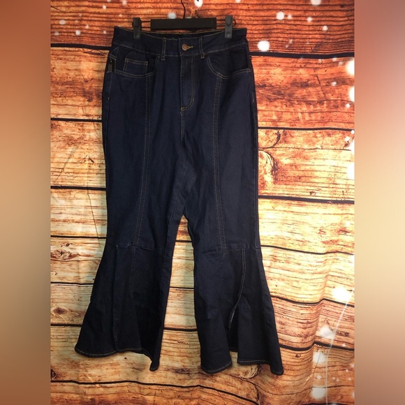 Ruffle Slit Hem Jeans - Picture 4 of 16